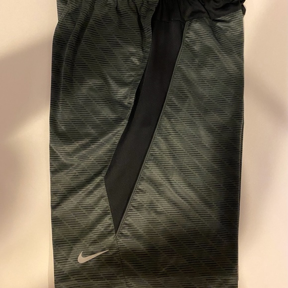 🖤Men’s NIKE Dri-Fit Shorts Sizes Sm. OR Med.🖤 - Picture 8 of 15